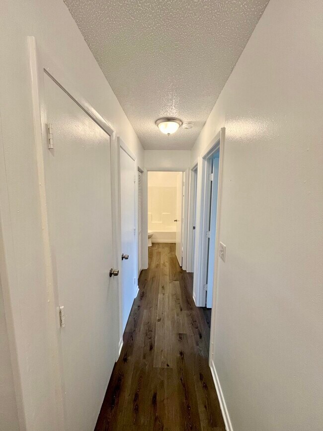 Foto del edificio - 5213 Wallis Rd