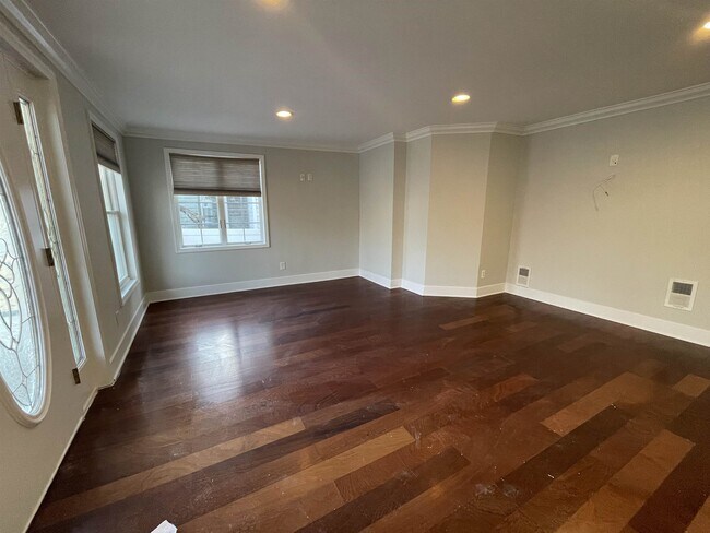 Building Photo - 33 Fairmount Ave