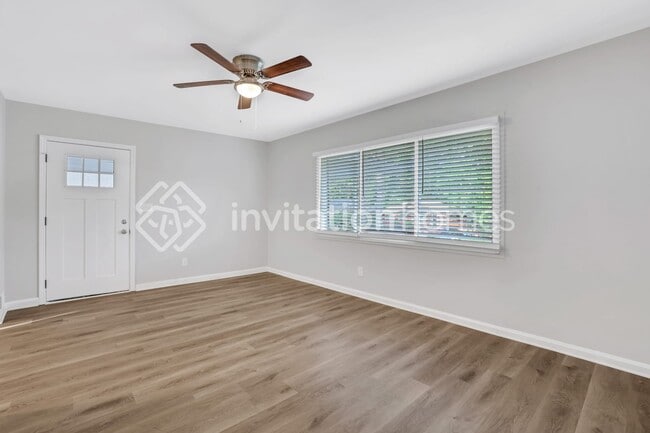 Building Photo - 2890 Delowe Dr
