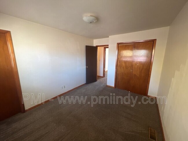 Building Photo - 7044 Meadow Dr