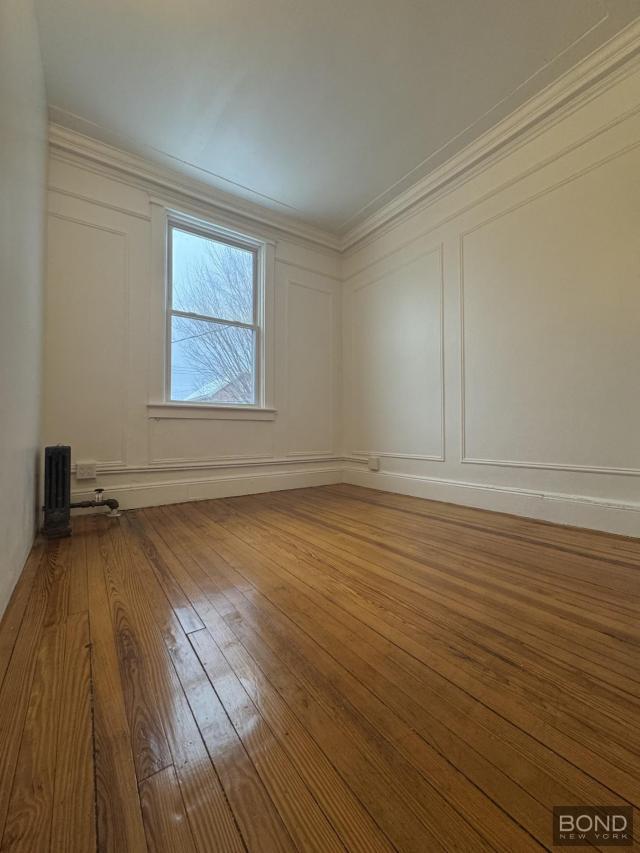 Foto del edificio - 4 bedroom in Bronx NY 10469