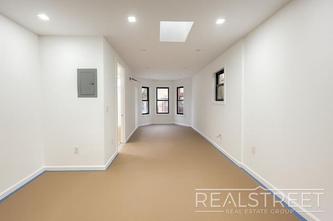 Building Photo - Spacious 2-Bedroom, 2-Bath Apartment in Bed-Stuy with Modern Amenities