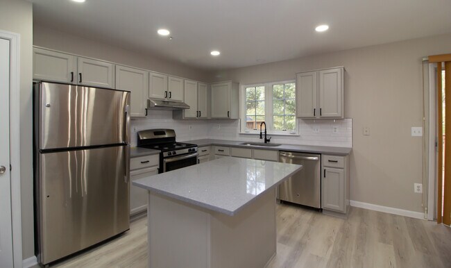 Building Photo - 16 Stretham Ct