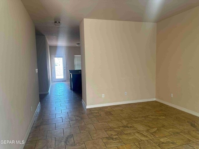 Building Photo - 14712 Far View Ct
