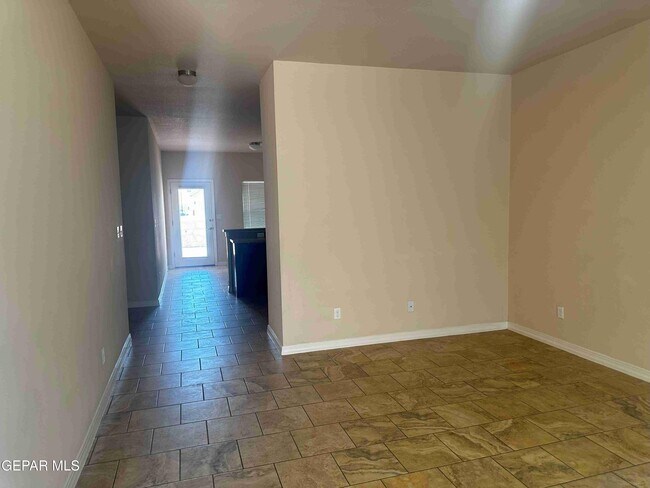 Foto del edificio - 14712 Far View Ct