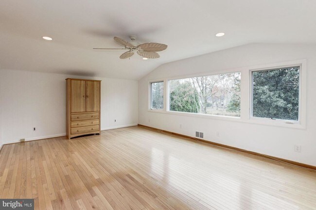 Building Photo - 7700 Persimmon Tree Ln