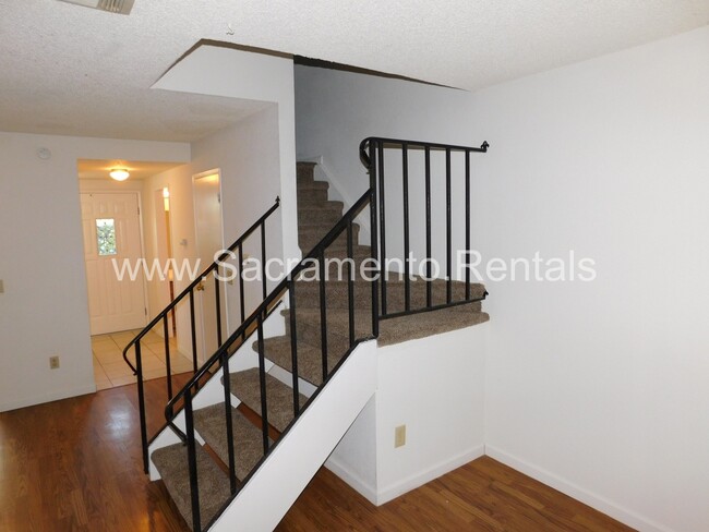Building Photo - Foothill Farms 2bd/1.5ba Condo in Gated Co...