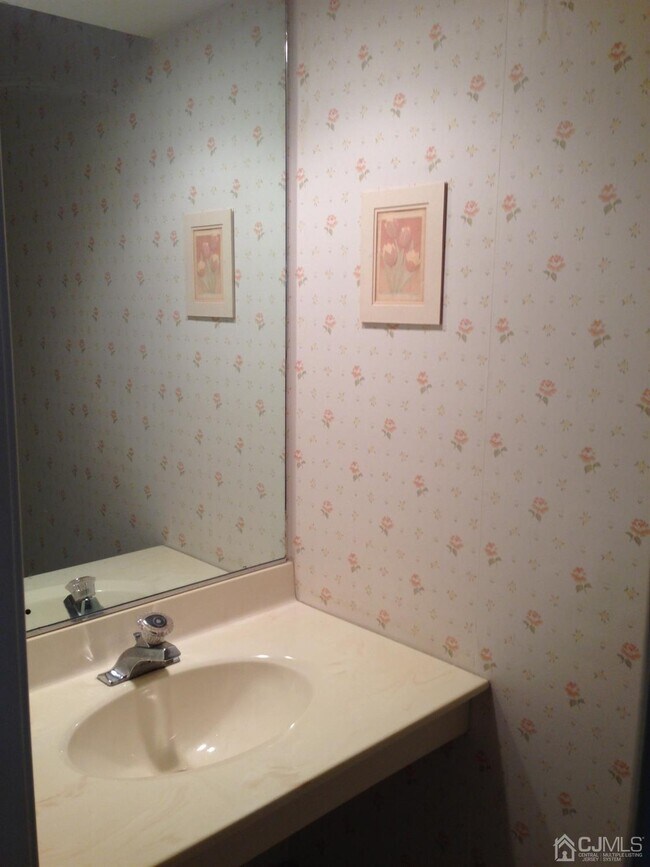 Foto del edificio - 3304 Stonehedge Rd