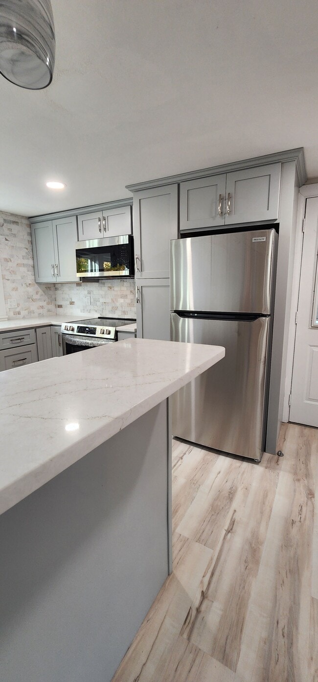 Building Photo - 32 N Main St