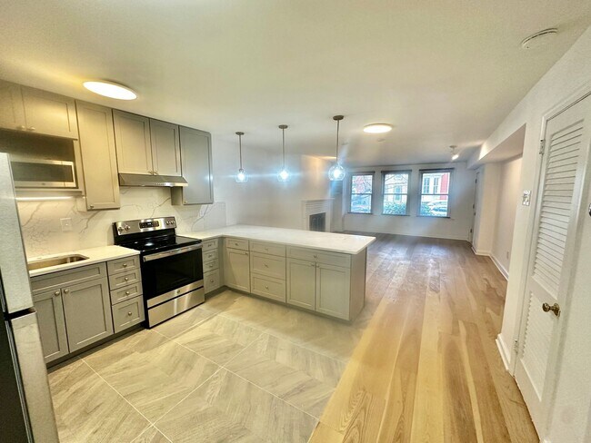 Foto del edificio - Captivating Capitol Hill Barracks Row Renovated 2 Bedroom Apt w/ Parking & Patio