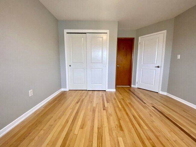 Foto del edificio - 33 E 51st St