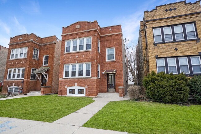 Foto del edificio - 1643 N Merrimac Ave