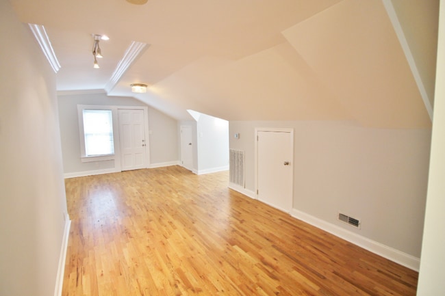 Building Photo - 1711 Villa Pl