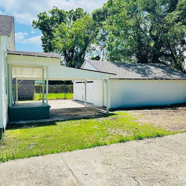 Foto del edificio - 5636 Jackson Ave