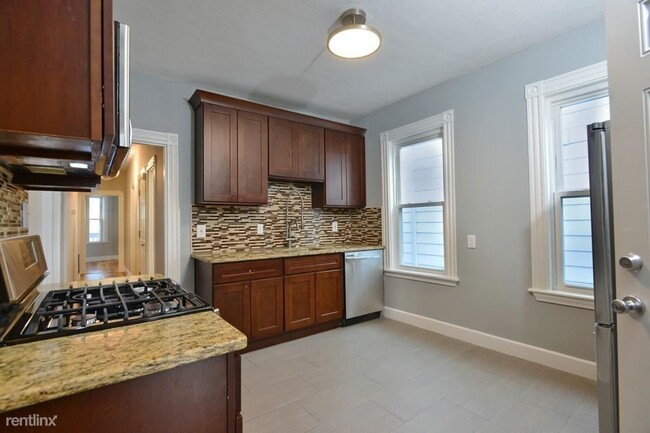 Building Photo - 4 br, 1 bath  - 157 Adams St Apt 1A