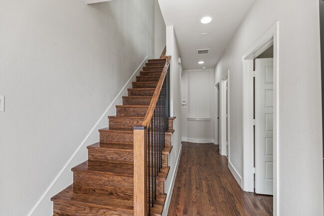 Foto del edificio - 8260 Laflin Ln