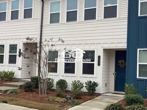 Building Photo - 1633 Aeslin Dr NW