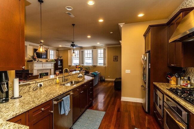 Kitchen - 1148 W Monroe St