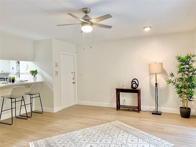 Foto del edificio - 815 Middle River Dr