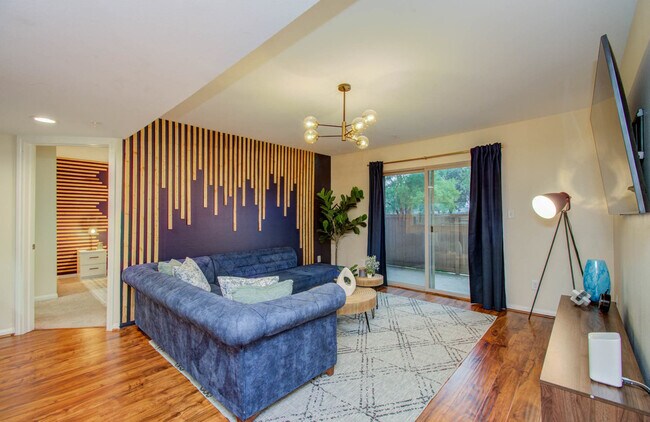 Foto del edificio - 8415 Hearth Dr