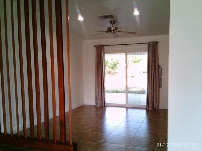 Foto del edificio - NW----NEW PAINT AND SOLAR!!!!!!