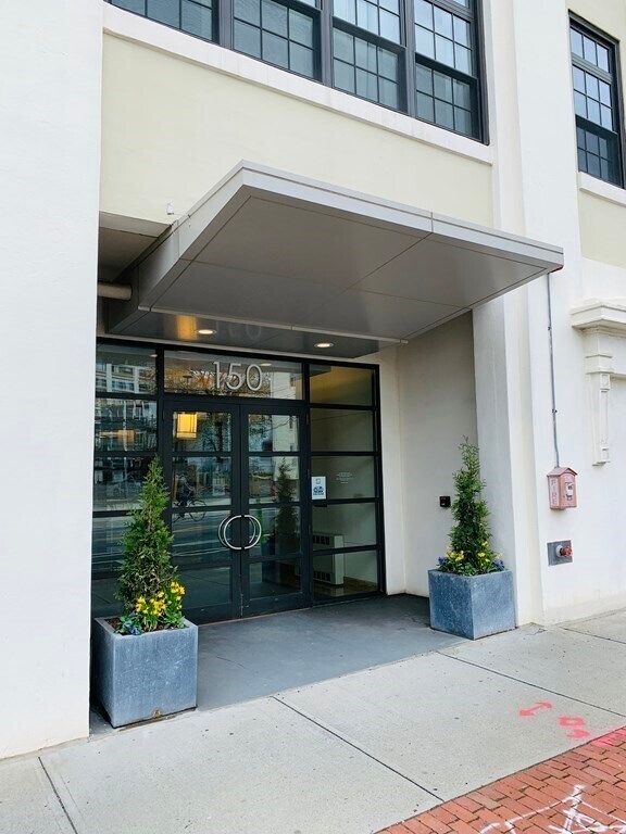 Building Photo - 150 Cambridge St