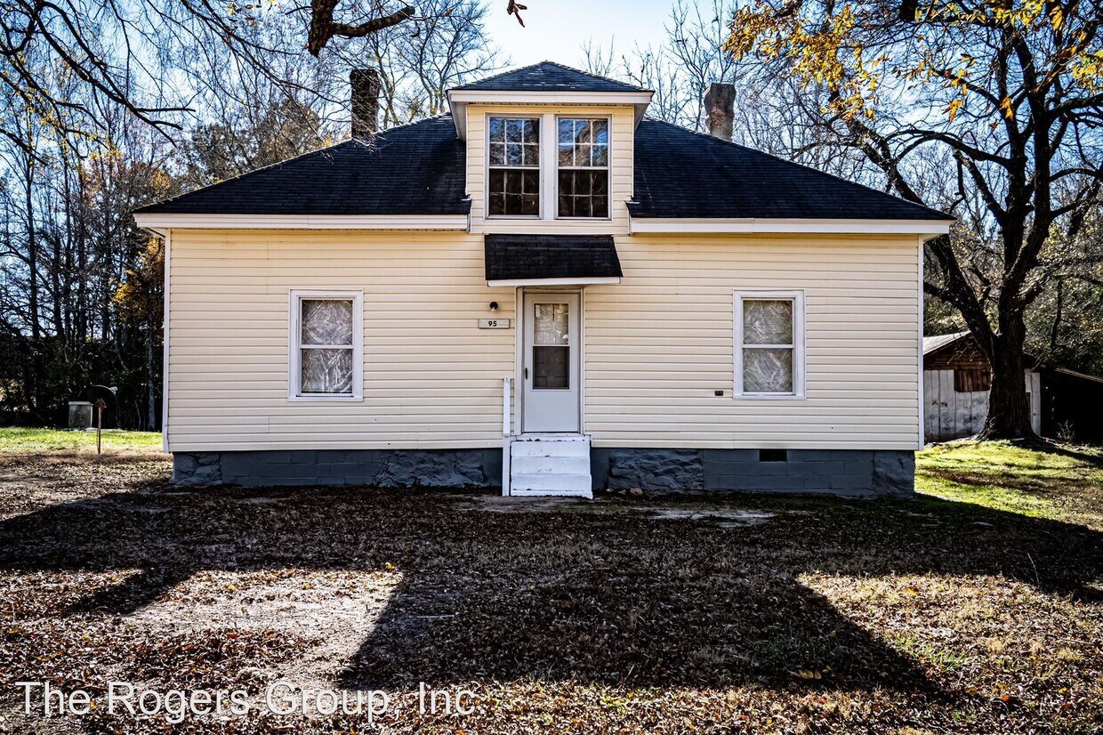 Primary Photo - 2 br, 1 bath House - 95 Ellington Rd.