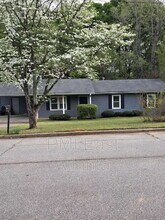 Building Photo - 804 Navajo Ct SE