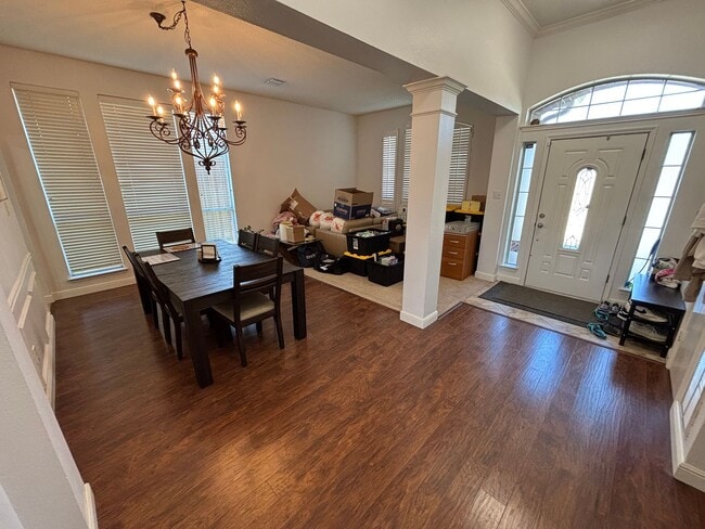 Building Photo - Great Location!