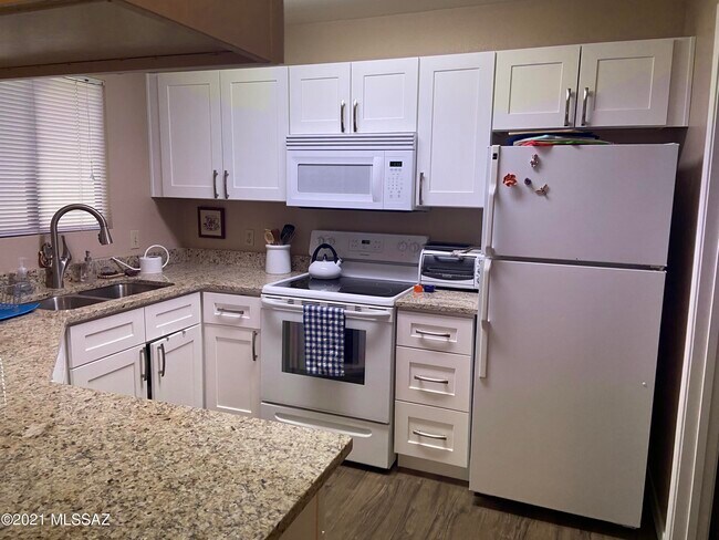 Foto del edificio - 5751 N Kolb Rd
