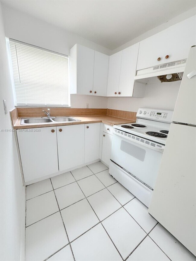 Foto del edificio - 2840 NW 15th Ct