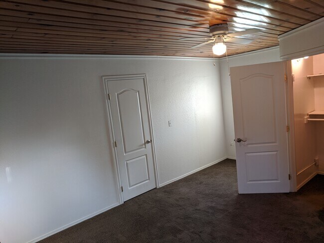 Master Bed - 2860 W Williams St