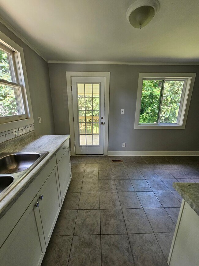 Foto del edificio - Must see! 2 BR in High Point