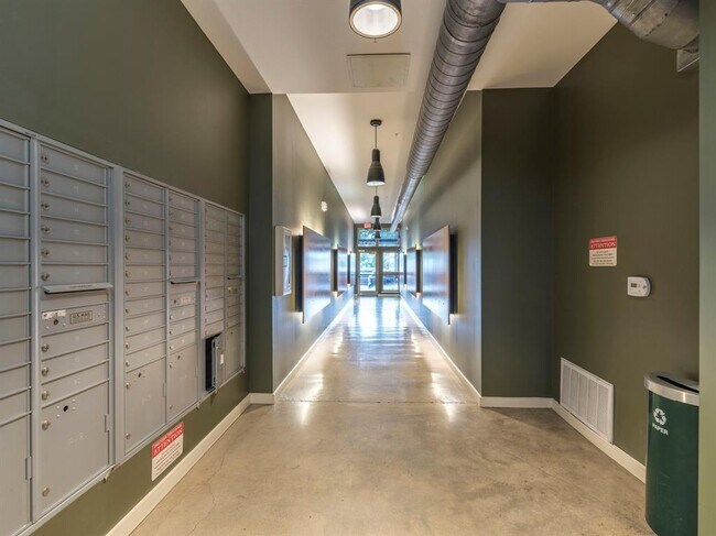 Foto del edificio - 2235 E 6th St