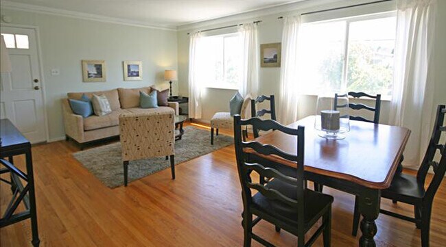 Building Photo - Enchanting two bedroom apartment with back...