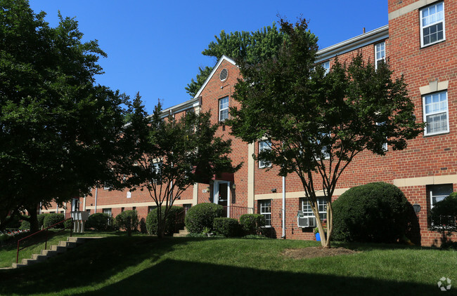 Building Photo - Commonwealth Crossing