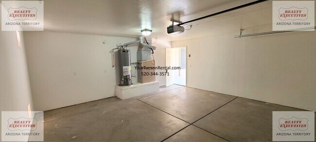 Foto del edificio - Valencia Rd & Headley Rd 3/2 - Coming Soon - All tile floors and updated kitchen