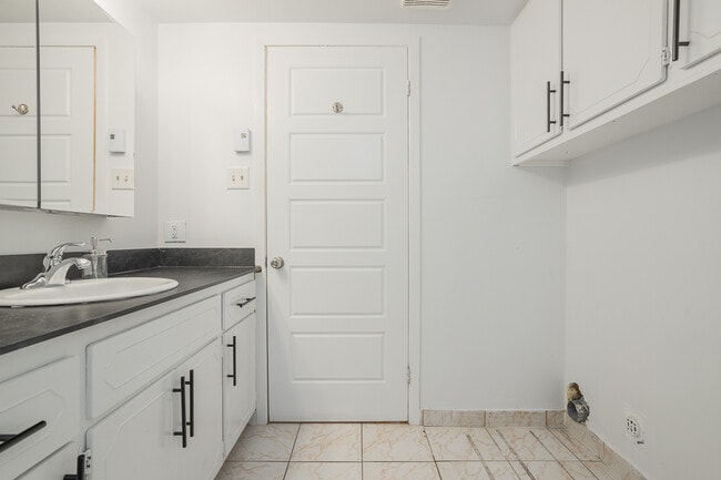 Building Photo - 305 Rue Pineault