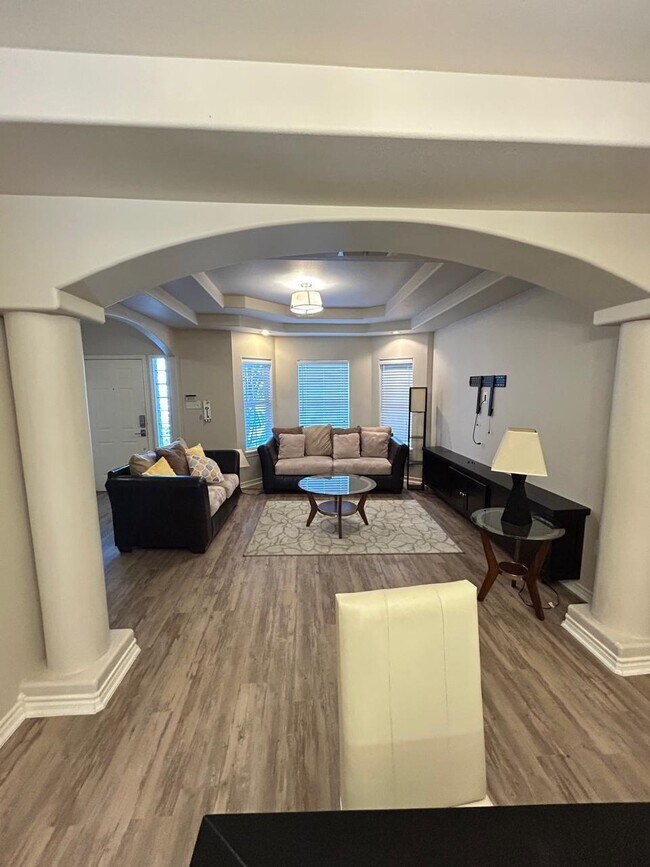 Foto del edificio - 8416 Springfield Ave
