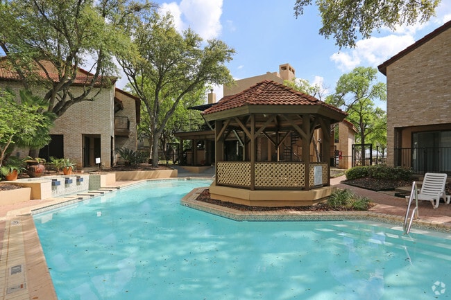Pool - The Alto