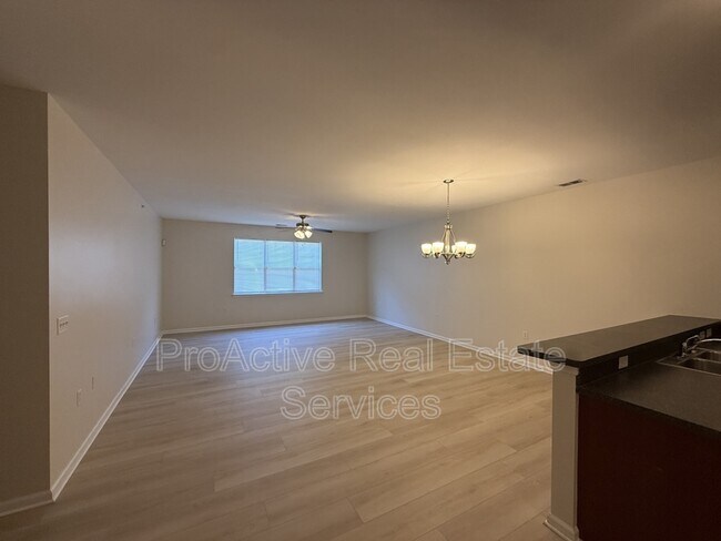 Building Photo - 924 Southmoor Dr