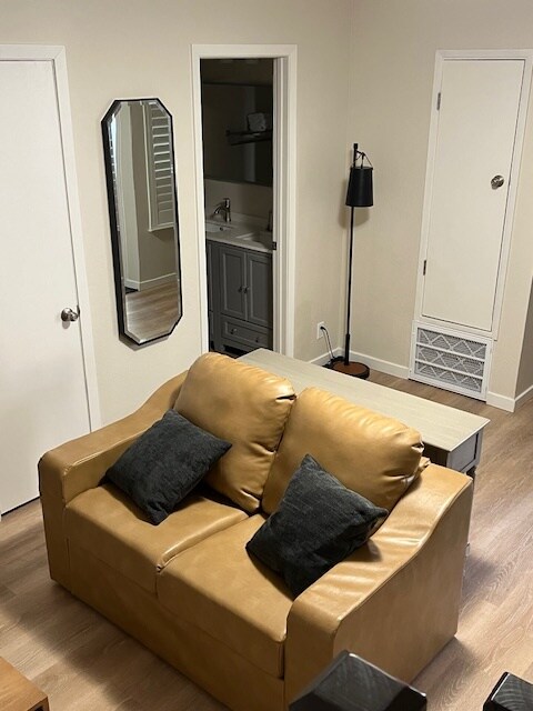 Foto del edificio - 76 Lake Village Dr