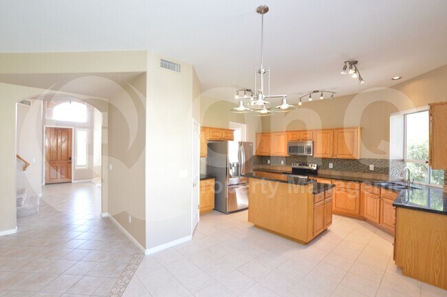 Building Photo - 5450 E Anderson Dr