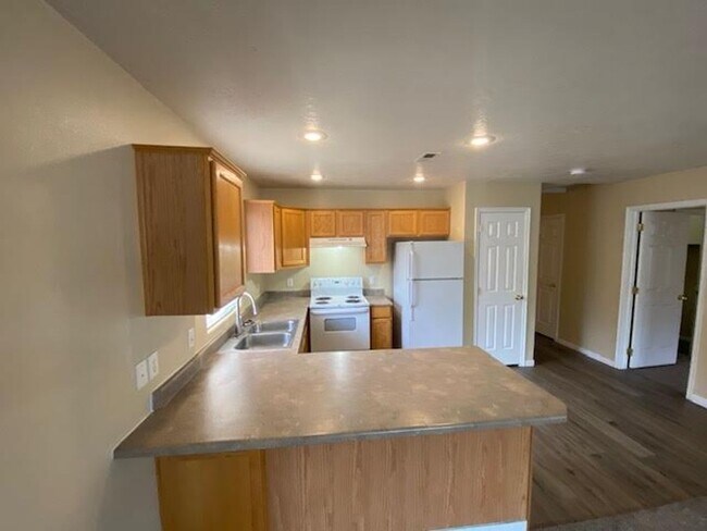 Foto del edificio - 3 Bedroom, 2 Bathroom Twin Home