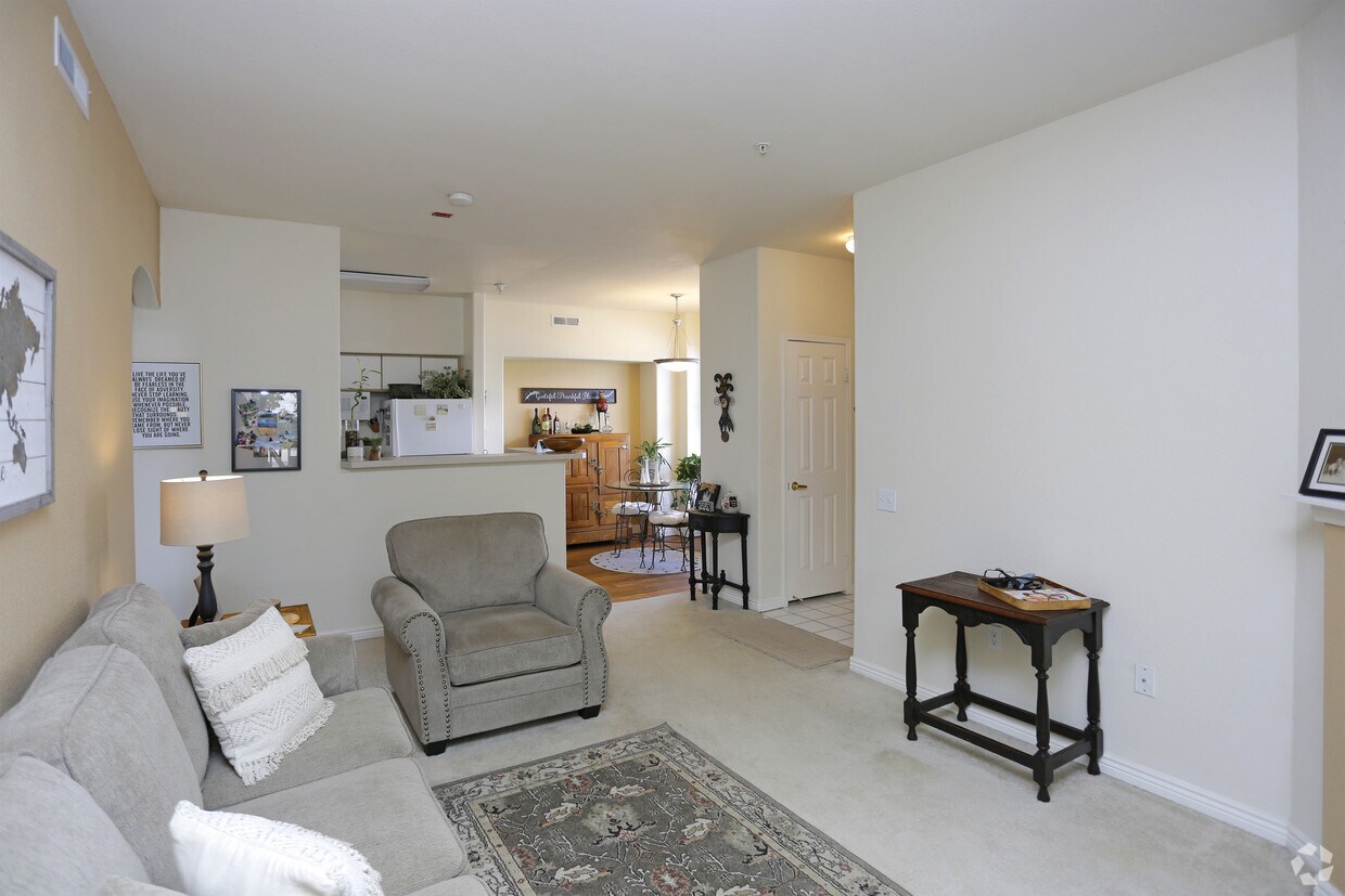 The Ridge At Rockrimmon Apartments Colorado Springs Co Apartments Com