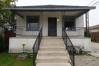Building Photo - 457 W Sepulveda St