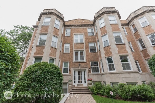 Building Photo - 839 W Cornelia Ave