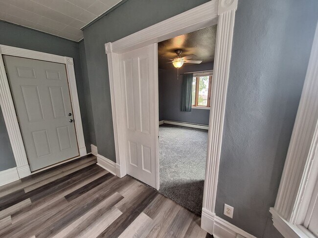 Foto del edificio - AVAILABLE JUNE - Billings Park Upper Duplex