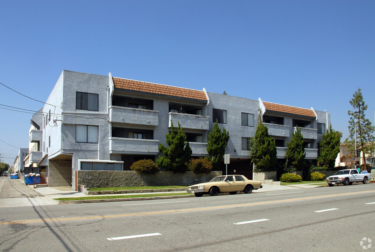 Foto del edificio - 17302 Chatsworth St