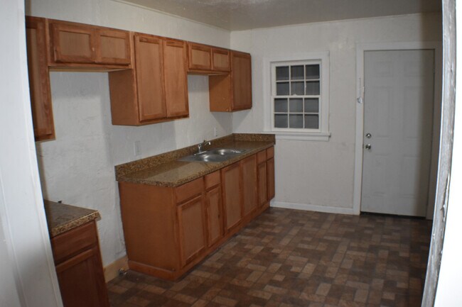 Building Photo - 3806 S Taylor